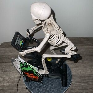 TOIL & TROUBLE SKELETON ON EXERCISING BIKE LED LIGHTS MOVING LEGS TO MUSIC NWT
